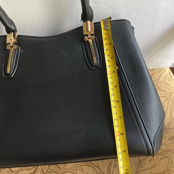 Vintage black PU woman’s tope hand bag with gold tone trim outside zip pocket - Picture 11 of 17